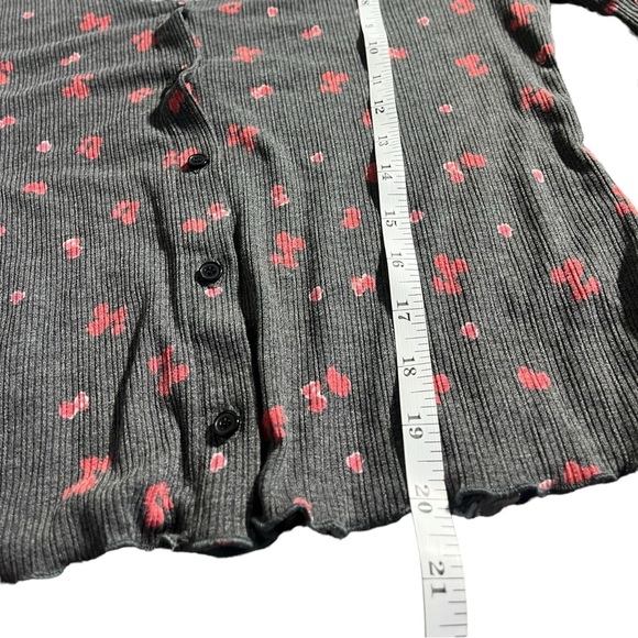 363-Grey and pink floral long sleeve top #floral #longsleeve #society212
Large - Picture 4 of 5